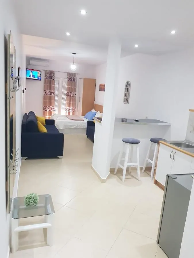 Studio By The Beach - Vlorë 0*,