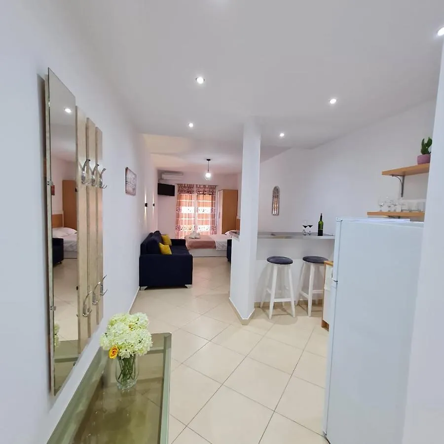 Studio By The Beach - Vlorë Appartamento