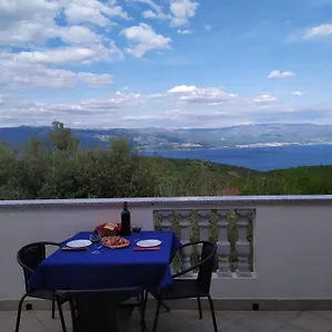 https://apartmani-danica-vrbnik.primorje-gorskikotar.com